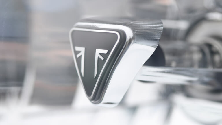 トライアンフ ボンネビルT100|ヘッドライト|大型ビギナーに最適! トライアンフ ボンネビルT100試乗インプレッション【完成度の高いエンジンを搭載】