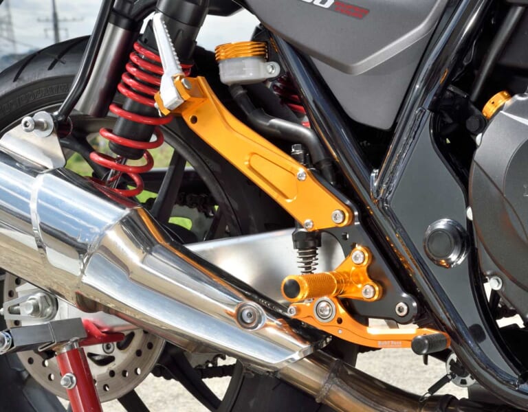 ホンダCB400SF|ベビーフェイスカスタム|パフォーマンスステップキット|ロングセラー4気筒・ホンダCB400SFをカスタム! ベビーフェイスのパーツでパフォーマンスアップ
