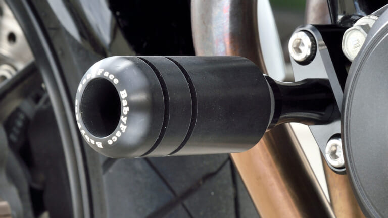 ホンダCB400SF|ベビーフェイスカスタム|フレームスライダー右|ロングセラー4気筒・ホンダCB400SFをカスタム! ベビーフェイスのパーツでパフォーマンスアップ