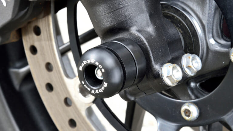 ホンダCB400SF|ベビーフェイスカスタム|アクスルプロテクター左右セット|ロングセラー4気筒・ホンダCB400SFをカスタム! ベビーフェイスのパーツでパフォーマンスアップ