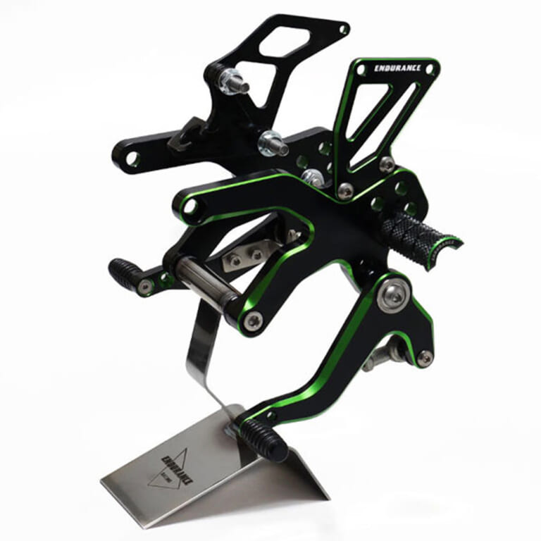 エンデュランス|ニンジャZX-25R ニンジャZX-25R バックステップキット|最新おすすめカスタムパーツ×8選〈デイトナ/ストライカー/エンデュランス/ヨシムラジャパン etc.〉