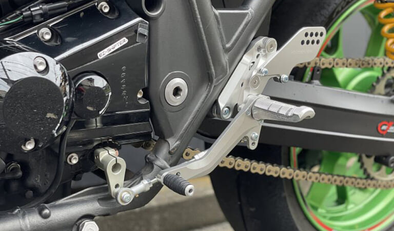 ストライカー|ZRX1100 ZRX1200 ZRX1200ダエグ スポーツツーリングコンセプト(STC)ステップキット4ポジション|最新おすすめカスタムパーツ×8選〈デイトナ/ストライカー/エンデュランス/ヨシムラジャパン etc.〉