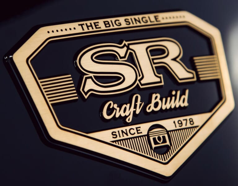 ワイズギア|SR400クラフトビルド外装セット|サイドカバー|エンブレム|SR400サンバーストがまだ買える! ヤマハ純正カスタム外装セットが登場!〈ワイズギア〉