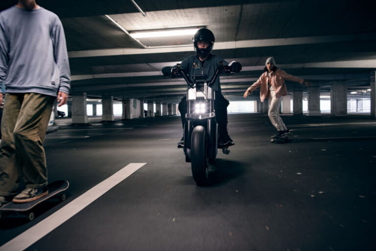 BMW Motorrad Concept CE02|ドイツ製モンキー125みたいのキタ!? BMWが電動バイクのコンセプトモデルを公開