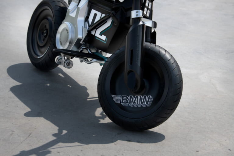 BMW Motorrad Concept CE02|ドイツ製モンキー125みたいのキタ!? BMWが電動バイクのコンセプトモデルを公開