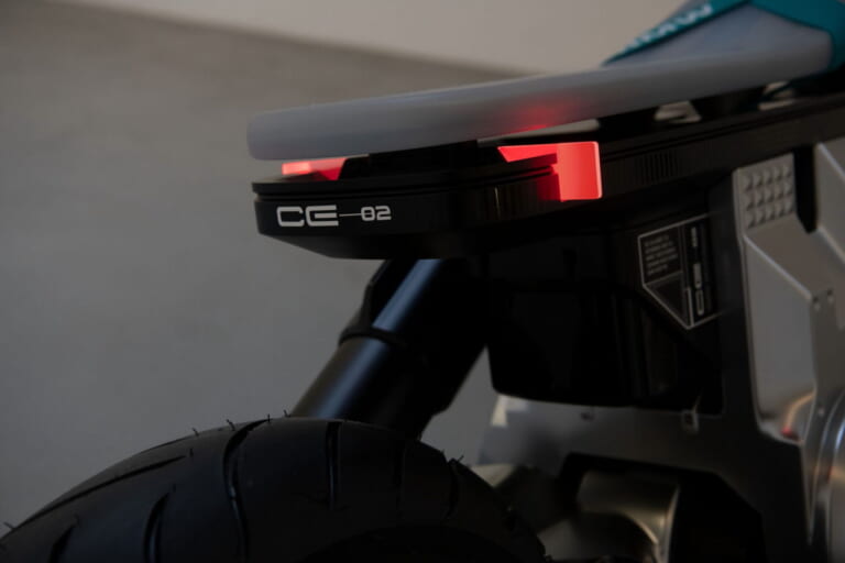 BMW Motorrad Concept CE02|ドイツ製モンキー125みたいのキタ!? BMWが電動バイクのコンセプトモデルを公開