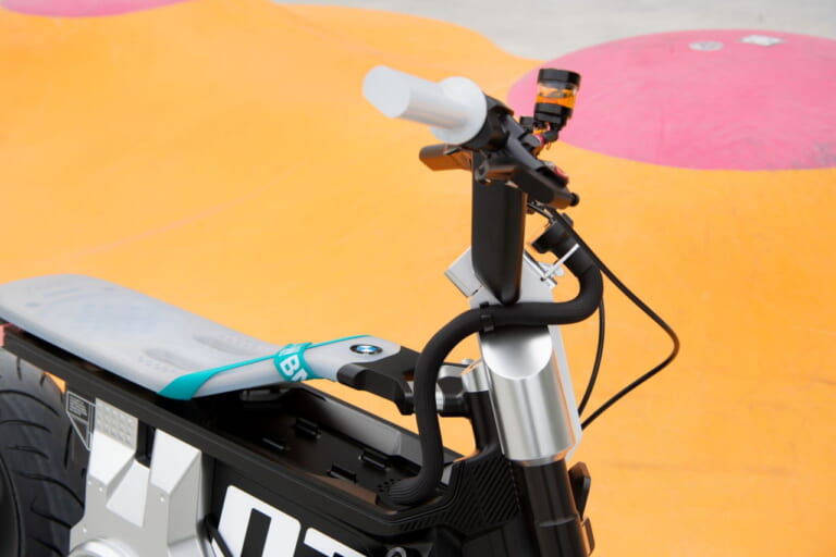 BMW Motorrad Concept CE02|ドイツ製モンキー125みたいのキタ!? BMWが電動バイクのコンセプトモデルを公開