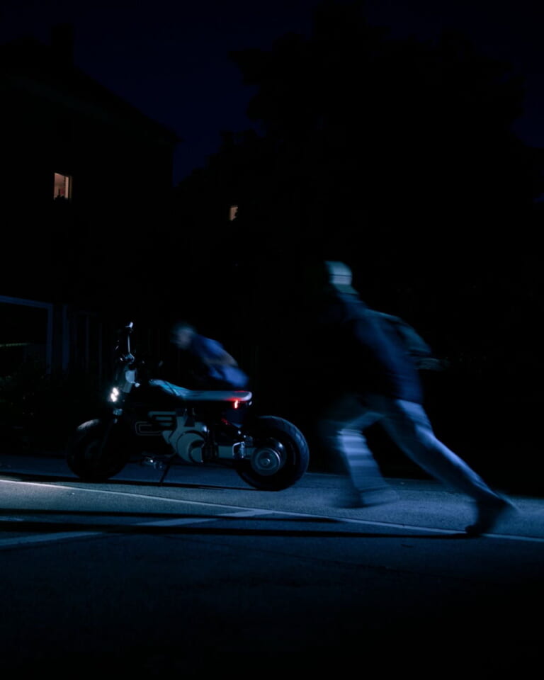 BMW Motorrad Concept CE02|ドイツ製モンキー125みたいのキタ!? BMWが電動バイクのコンセプトモデルを公開