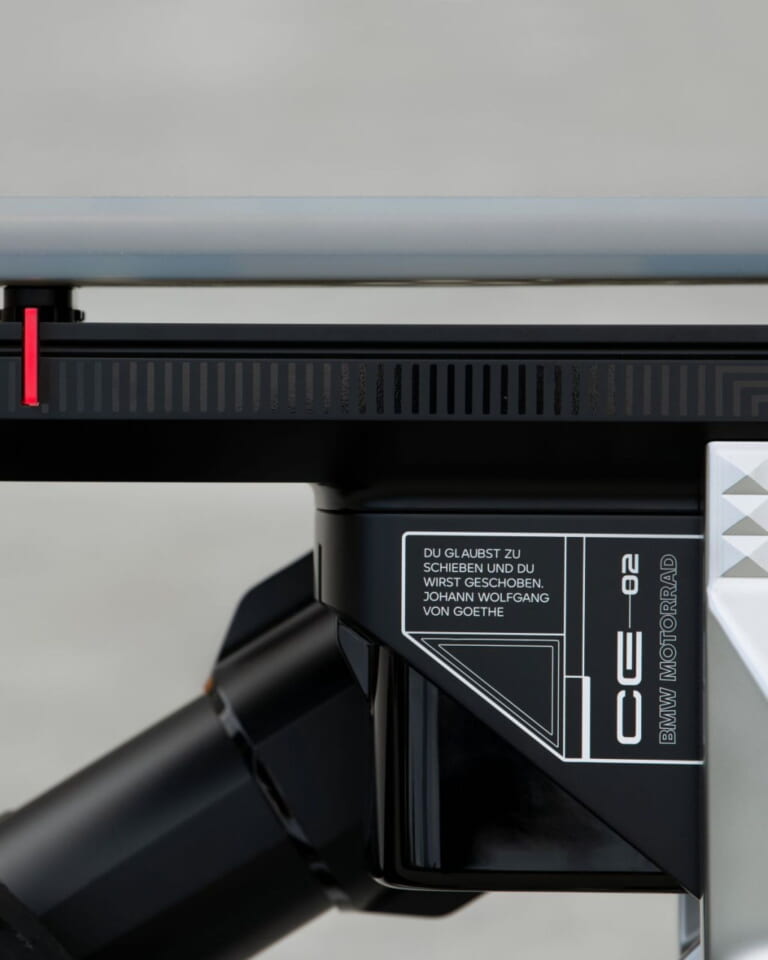 BMW Motorrad Concept CE02|ドイツ製モンキー125みたいのキタ!? BMWが電動バイクのコンセプトモデルを公開