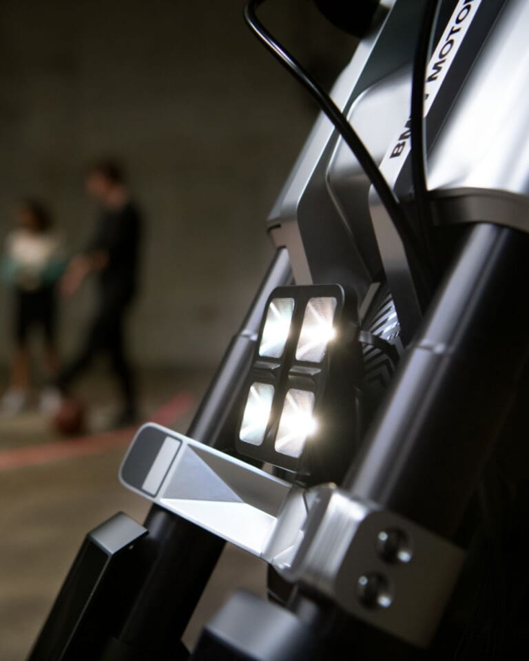 BMW Motorrad Concept CE02|ドイツ製モンキー125みたいのキタ!? BMWが電動バイクのコンセプトモデルを公開