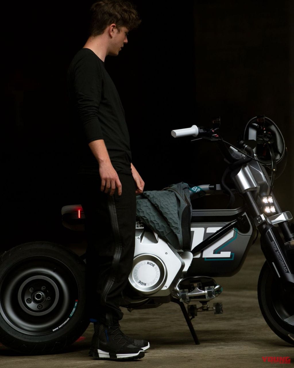 BMW Motorrad Concept CE02|ドイツ製モンキー125みたいのキタ!? BMWが電動バイクのコンセプトモデルを公開