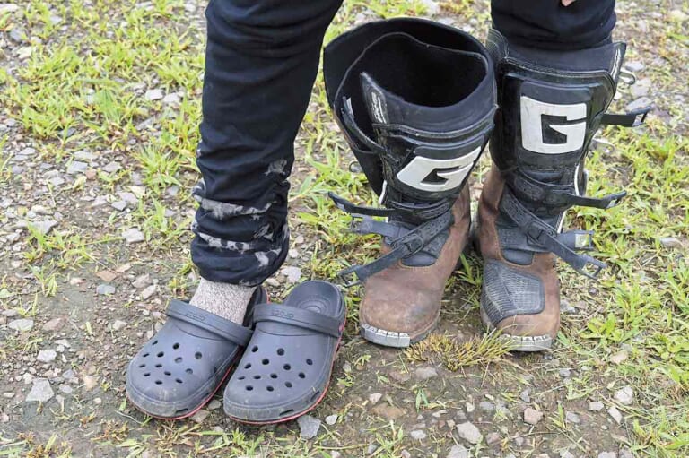 オフロードブーツ|キャンプ|サンダル|ひと粒で2度オイシイ!! 林道キャンプツーリングのススメ〈リコーダートキャンプツーリング|前編〉