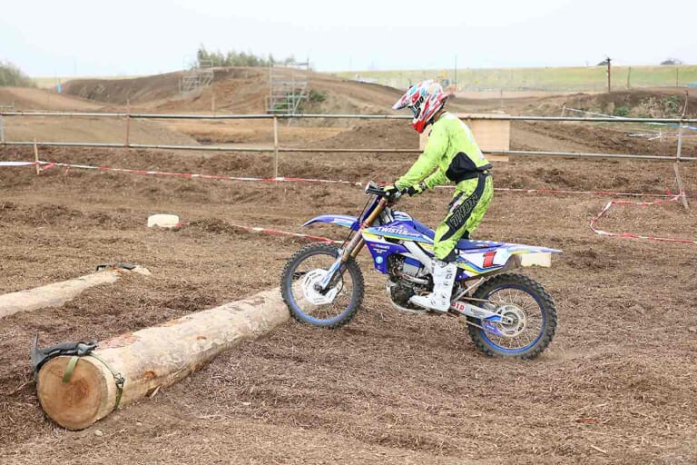 丸太セクション|2連丸太|丸太攻略|オフロードテクニック|連続丸太セクションの攻略法〈渡辺学のオフロードライディング指南|前編〉