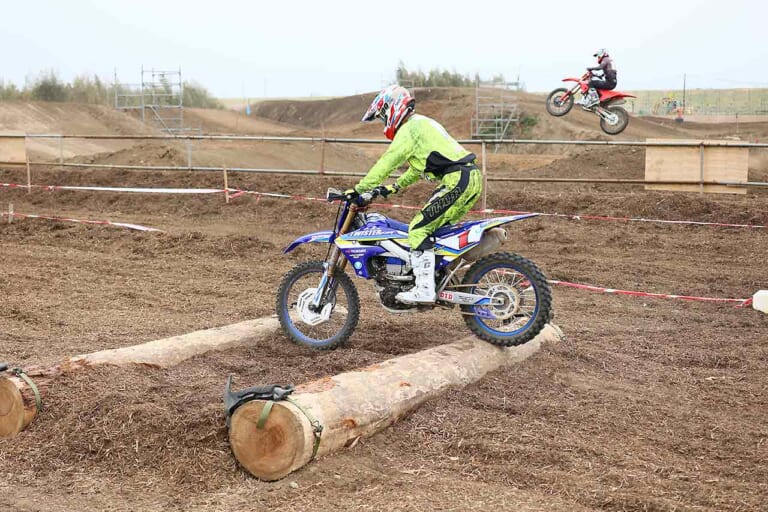 丸太セクション|2連丸太|丸太攻略|オフロードテクニック|連続丸太セクションの攻略法〈渡辺学のオフロードライディング指南|前編〉