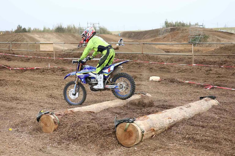 丸太セクション|2連丸太|丸太攻略|オフロードテクニック|連続丸太セクションの攻略法〈渡辺学のオフロードライディング指南|前編〉