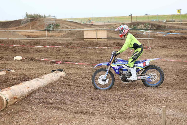 丸太セクション|2連丸太|丸太攻略|オフロードテクニック|連続丸太セクションの攻略法〈渡辺学のオフロードライディング指南|前編〉