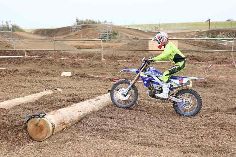 丸太セクション|2連丸太|丸太攻略|オフロードテクニック|連続丸太セクションの攻略法〈渡辺学のオフロードライディング指南|前編〉