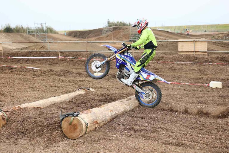 丸太セクション|2連丸太|丸太攻略|オフロードテクニック|連続丸太セクションの攻略法〈渡辺学のオフロードライディング指南|前編〉