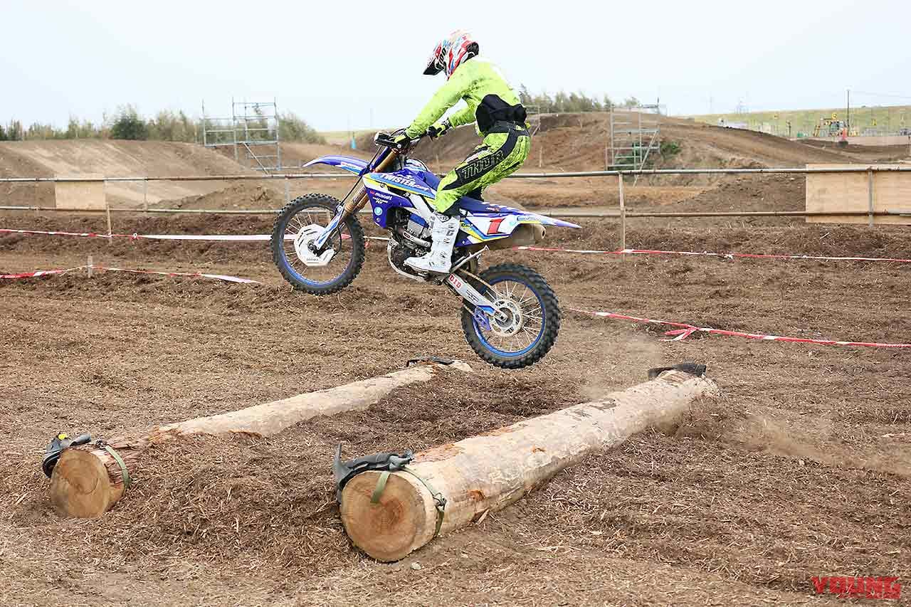 |連続丸太セクションの攻略法〈渡辺学のオフロードライディング指南|前編〉