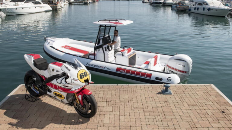 YAMAHA TEMPEST 750 GP Anniversary Edition|ヤマハの白赤60周年祭り! WGPのレジェンドカラー、お次はボートだ……!?