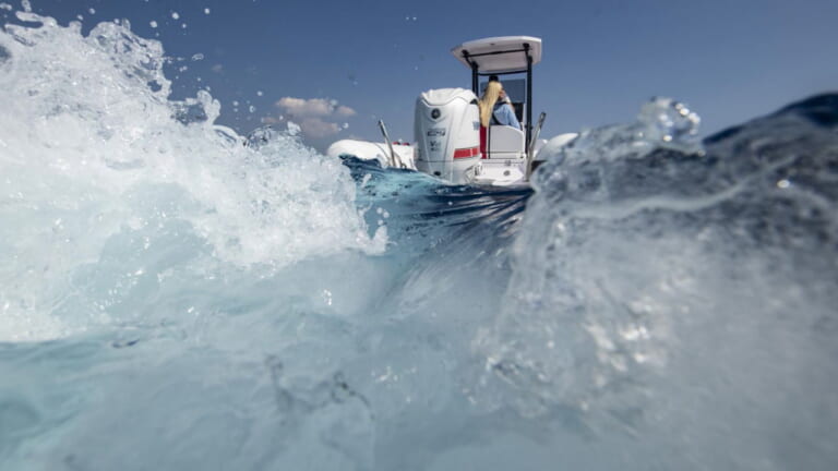 YAMAHA TEMPEST 750 GP Anniversary Edition|ヤマハの白赤60周年祭り! WGPのレジェンドカラー、お次はボートだ……!?