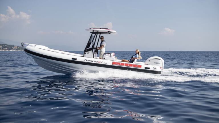 YAMAHA TEMPEST 750 GP Anniversary Edition|ヤマハの白赤60周年祭り! WGPのレジェンドカラー、お次はボートだ……!?