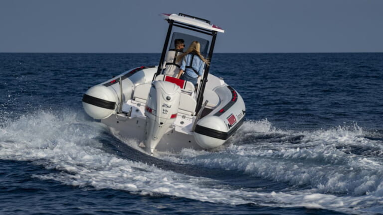 YAMAHA TEMPEST 750 GP Anniversary Edition|ヤマハの白赤60周年祭り! WGPのレジェンドカラー、お次はボートだ……!?