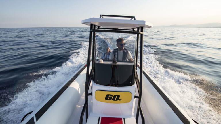 YAMAHA TEMPEST 750 GP Anniversary Edition|ヤマハの白赤60周年祭り! WGPのレジェンドカラー、お次はボートだ……!?