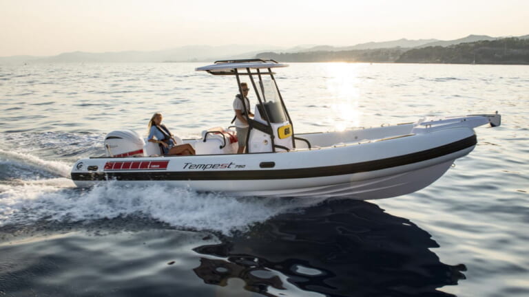 YAMAHA TEMPEST 750 GP Anniversary Edition|ヤマハの白赤60周年祭り! WGPのレジェンドカラー、お次はボートだ……!?