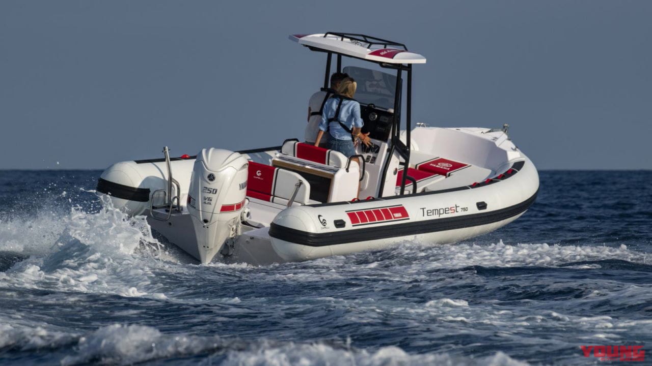 YAMAHA TEMPEST 750 GP Anniversary Edition|ヤマハの白赤60周年祭り! WGPのレジェンドカラー、お次はボートだ……!?