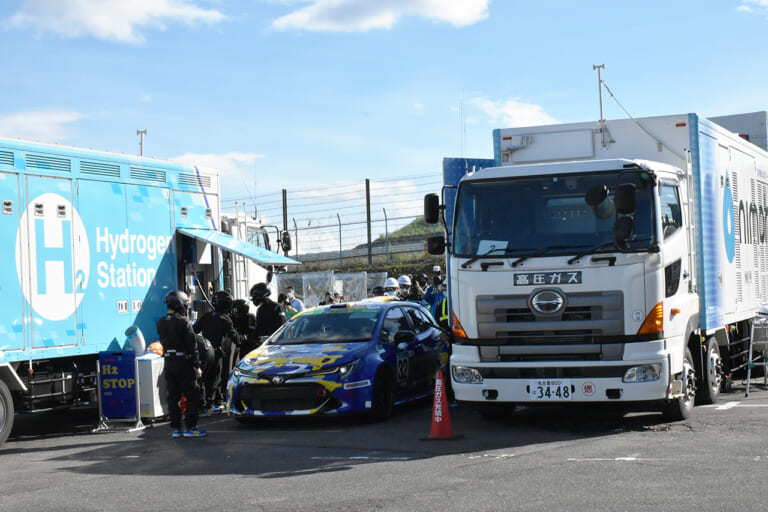 トヨタ|水素カローラ|給水素|鈴鹿サーキット|移動水素ステーション|水素仲間が日本を救う!? トヨタ&カワサキが実験中の壮大すぎる野望とは?