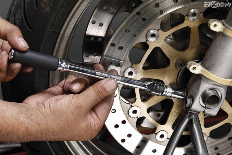 セミディープソケット|使用例|バイク整備工具は適材適所がキモ。72歯ラチェット&スリムでコンパクトなソケット群〈コーケン〉