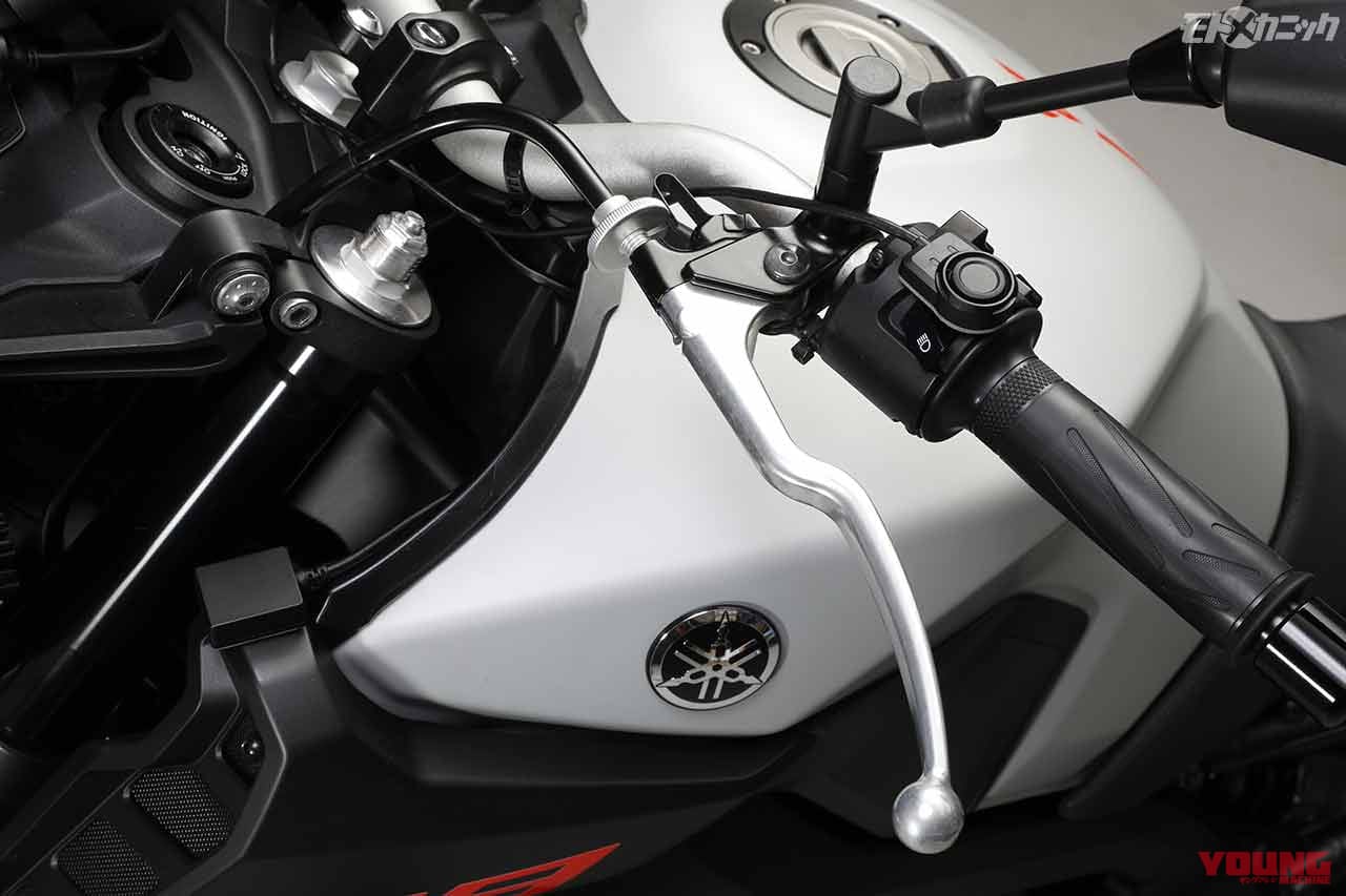 |万が一の事態に備える、自動車保険会社と連動したドライブレコーダー〈レッドバロン〉