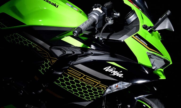 カワサキ ニンジャZX-25R|カウル|カワサキ ニンジャZX-25Rは誰もが楽しめるレプリカだっ!【丸山浩の人気車分析】