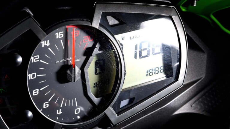 カワサキ ニンジャZX-25R|メーター|カワサキ ニンジャZX-25Rは誰もが楽しめるレプリカだっ!【丸山浩の人気車分析】