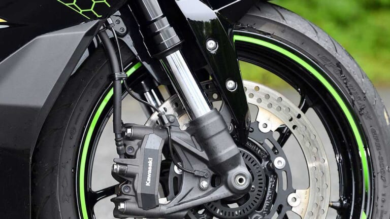 カワサキ ニンジャZX-25R|フロントサス|カワサキ ニンジャZX-25Rは誰もが楽しめるレプリカだっ!【丸山浩の人気車分析】