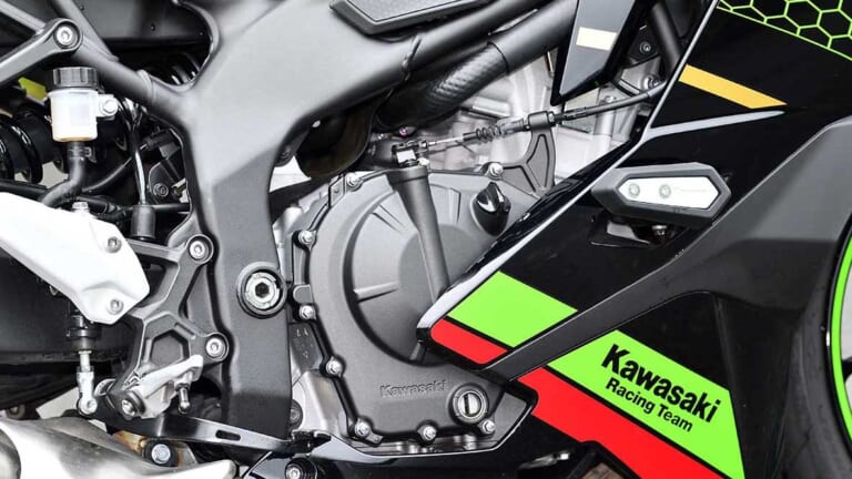カワサキ ニンジャZX-25R|エンジン|カワサキ ニンジャZX-25Rは誰もが楽しめるレプリカだっ!【丸山浩の人気車分析】