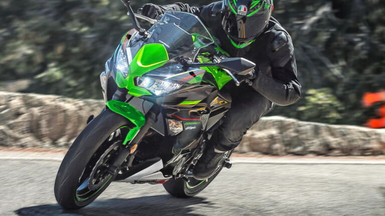 2気筒カワサキに新色！ フルカウルスポーツ「ニンジャ650」欧州で2022年モデルが登場