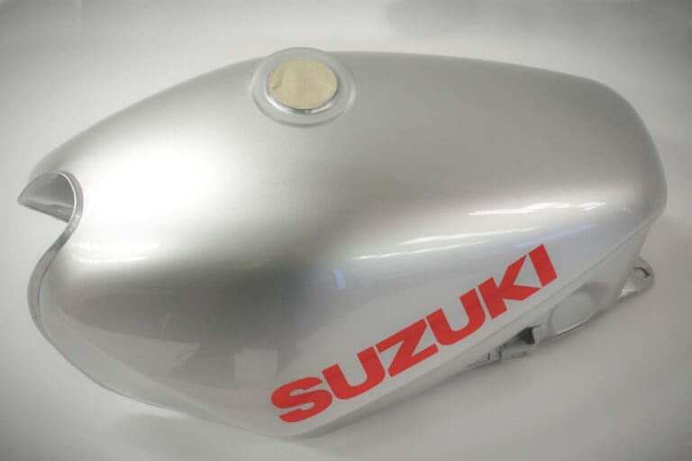 Brand new Katana fuel tanks now in stock on Suzuki Vintage Parts Programme|GSX1100Sカタナに新品のタンクを! 英国の「ビンテージパーツプログラム」に新着