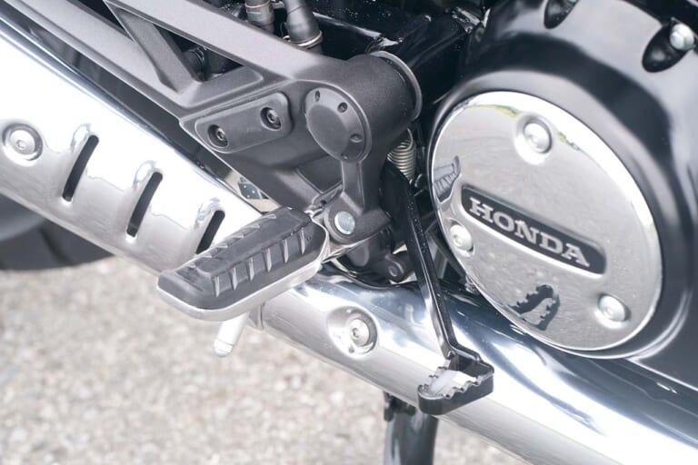ホンダGB350S | 右ステップ|丸山浩の’21 ホンダGB350/S最終解説【意外に異なるディテール徹底比較】