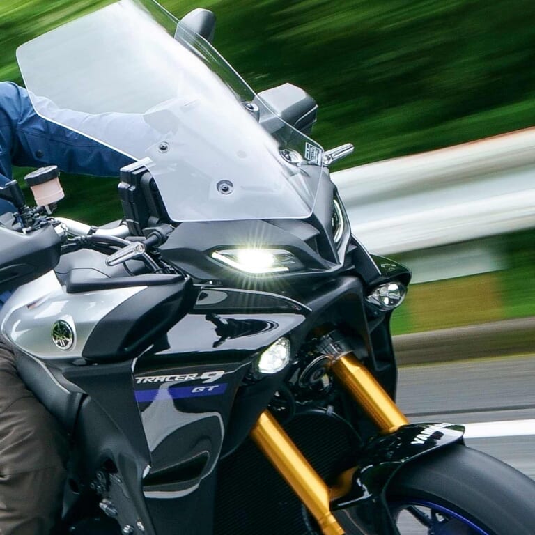 ヤマハトレーサー9GT試乗インプレッション|コーナリングランプ|丸山浩の買い替え候補!? ヤマハ トレーサー9GT試乗インプレ【3気筒は7000rpmからバキッと!】