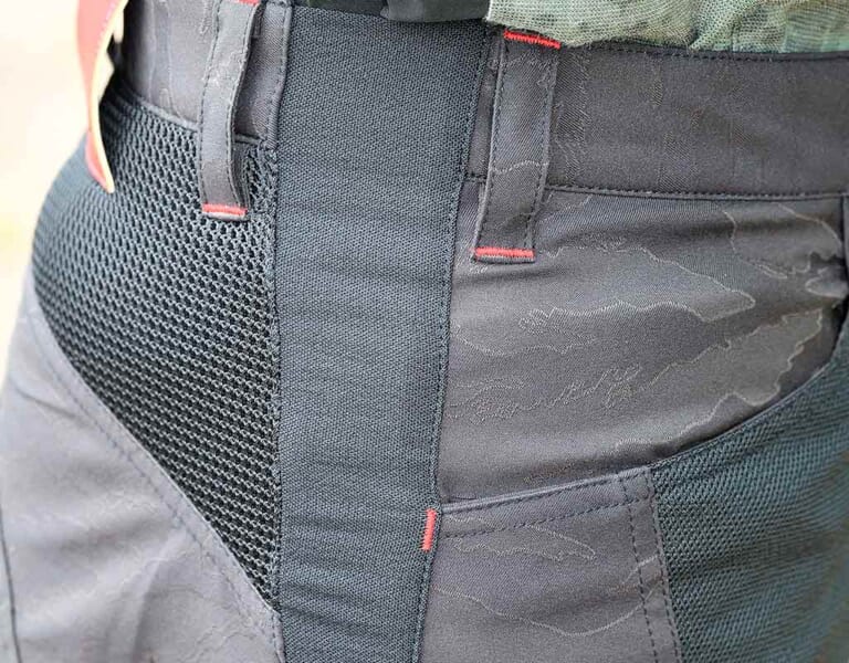 クシタニ|ライディングパンツ|K-2373 エアーライドワークボトムス|ウエスト|クシタニ エアーライドワークボトムス試用インプレッション【ムラなく涼しいスマートなパンツ】