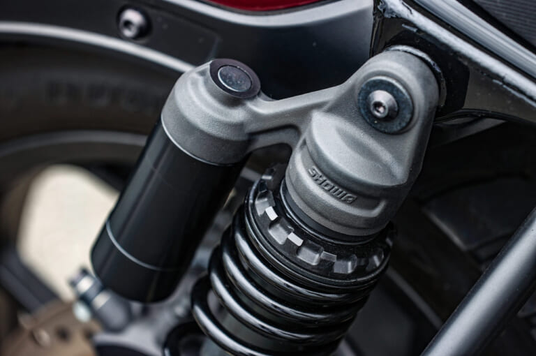 ホンダ レブル1100DCT|リヤサスペンション|アジャスター|ホンダ レブル1100 DCT ディテール写真解説【タフで力強いスタイリングに扱いやすさをプラス】