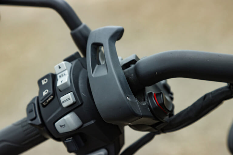 ホンダ レブル1100DCT|クルーズコントロール|ホンダ レブル1100 DCT ディテール写真解説【タフで力強いスタイリングに扱いやすさをプラス】