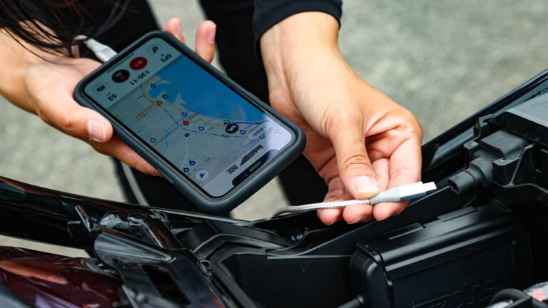 ホンダ レブル1100DCT|シート下|USBソケット|ホンダ レブル1100 DCT ディテール写真解説【タフで力強いスタイリングに扱いやすさをプラス】