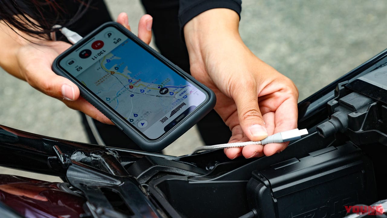 ホンダ レブル1100DCT|シート下|USBソケット|ホンダ レブル1100 DCT ディテール写真解説【タフで力強いスタイリングに扱いやすさをプラス】