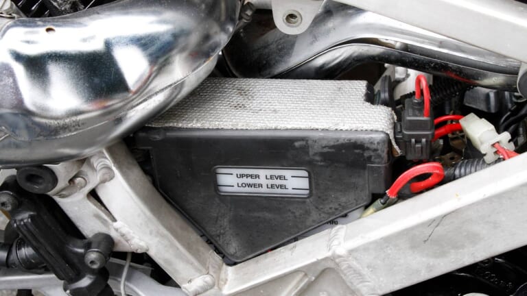 ’80s国産名車|ヤマハRZV500R|バッテリー|’80s国産名車・ヤマハRZV500R完調メンテナンス【経年劣化を克服して完調を維持したい】