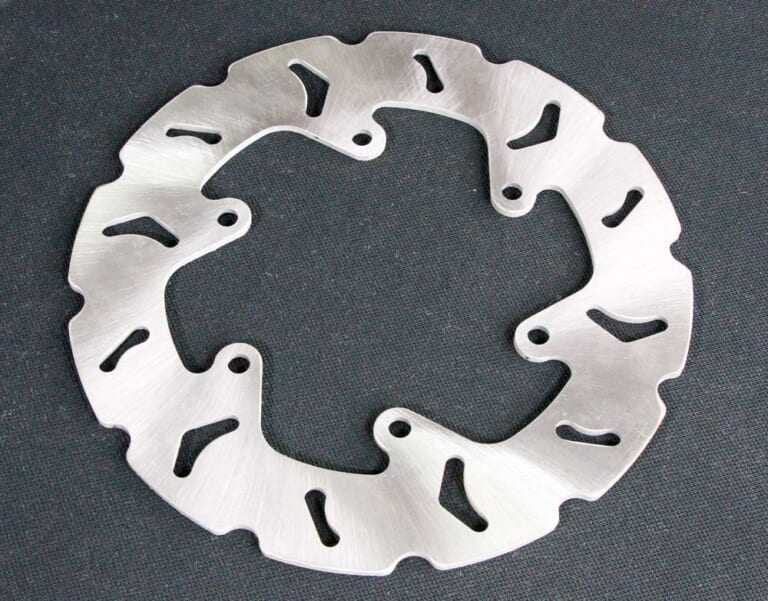 ’80s国産名車|ヤマハRZV500R|リヤディスク|’80s国産名車・ヤマハRZV500R完調メンテナンス【経年劣化を克服して完調を維持したい】