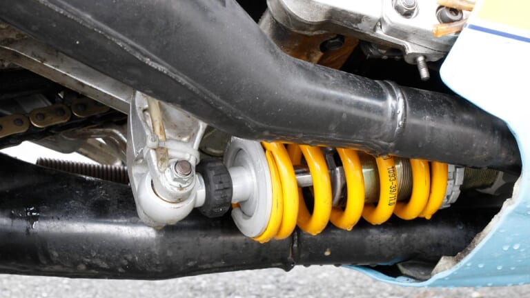 ’80s国産名車|ヤマハRZV500R|リヤショック|’80s国産名車・ヤマハRZV500R完調メンテナンス【経年劣化を克服して完調を維持したい】