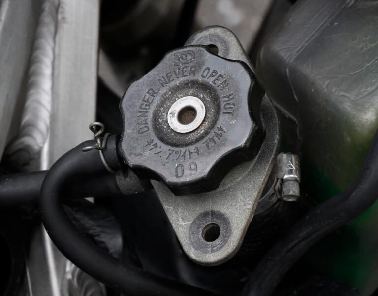 ’80s国産名車|ヤマハRZV500R|ラジエーターキャップ|’80s国産名車・ヤマハRZV500R完調メンテナンス【経年劣化を克服して完調を維持したい】